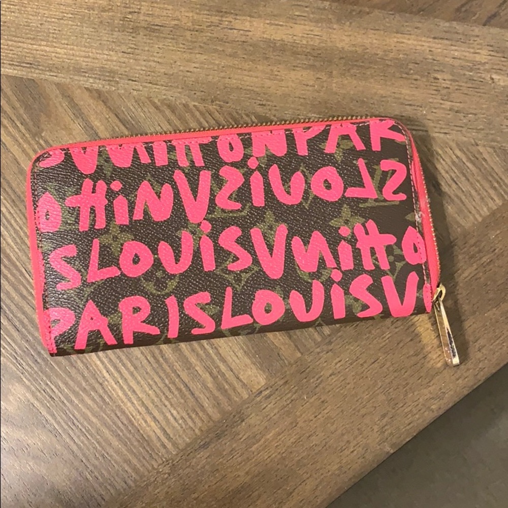 Louis Vuitton Graffiti Zippy